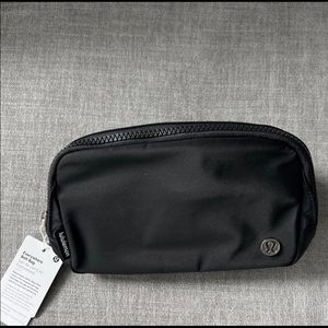 Lululemon Everywhere Belt Bag